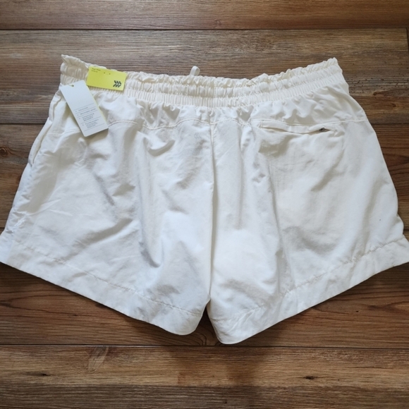 All in Motion Athletic Shorts Womens XXL Cream NEW - Picture 2 of 8